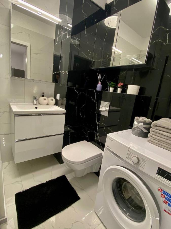 Apartment Mokotow Blisko Lotniska Chopina Warschau Buitenkant foto